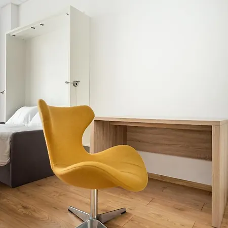 Jerozolimskie 215 By Bookinghost Daire