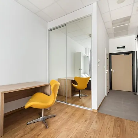 Jerozolimskie 215 By Bookinghost *