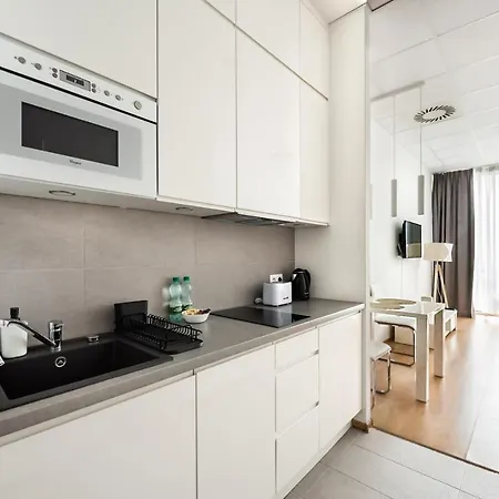 Jerozolimskie 215 By Bookinghost *