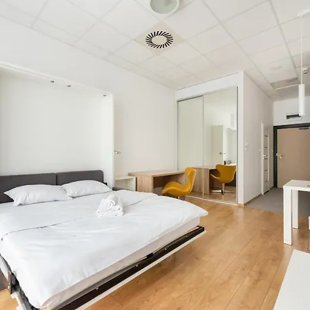 Jerozolimskie 215 By Bookinghost Appartement *