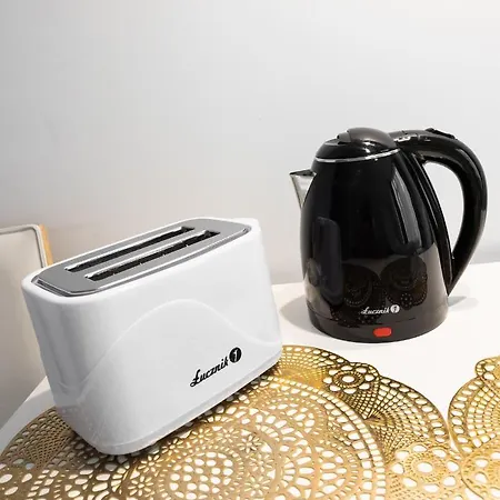 Jerozolimskie 215 By Bookinghost *