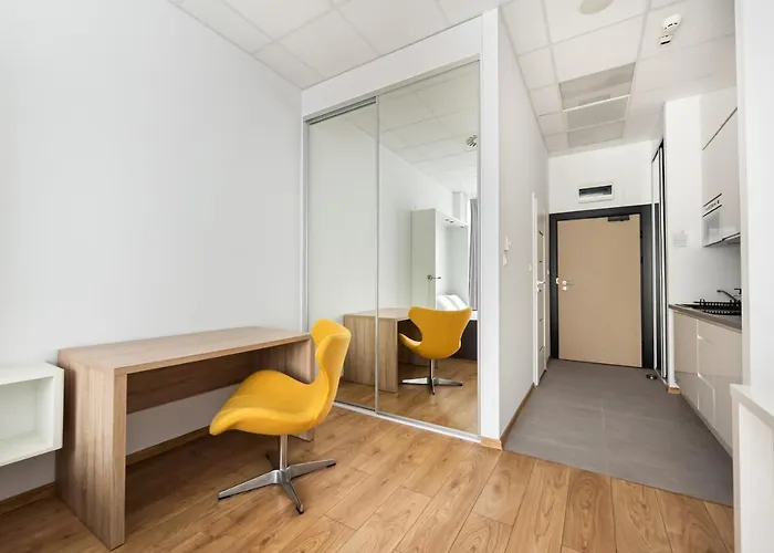 Jerozolimskie 215 By Bookinghost *