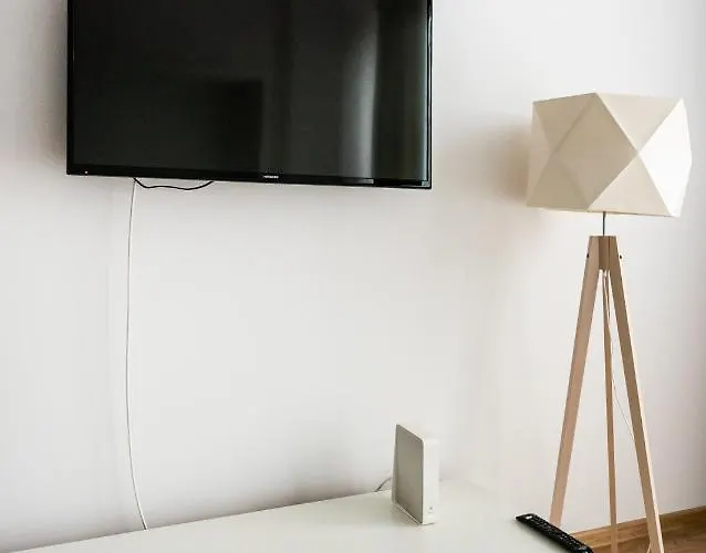 Jerozolimskie 215 By Bookinghost * Warszawa