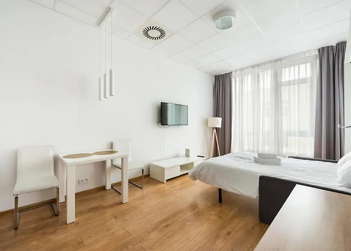 Jerozolimskie 215 By Bookinghost Warszawa