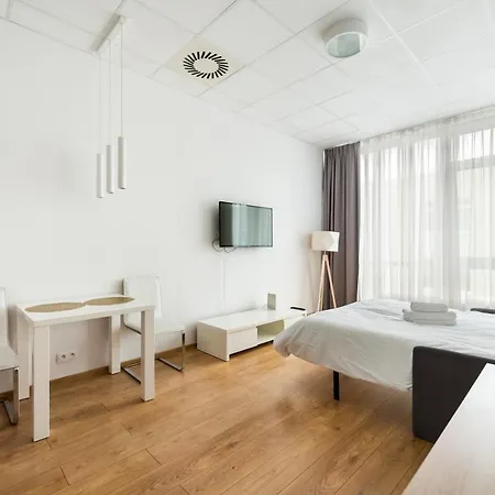 Jerozolimskie 215 By Bookinghost Варшава